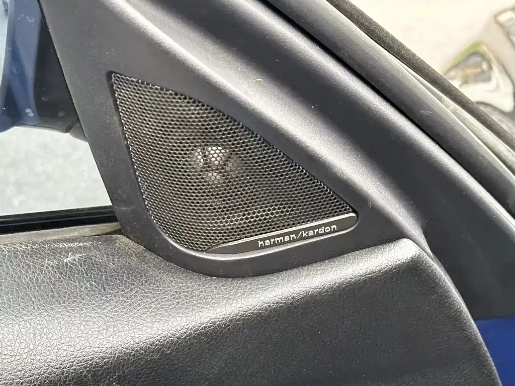 BMW 3 Series 2017 — фото 11