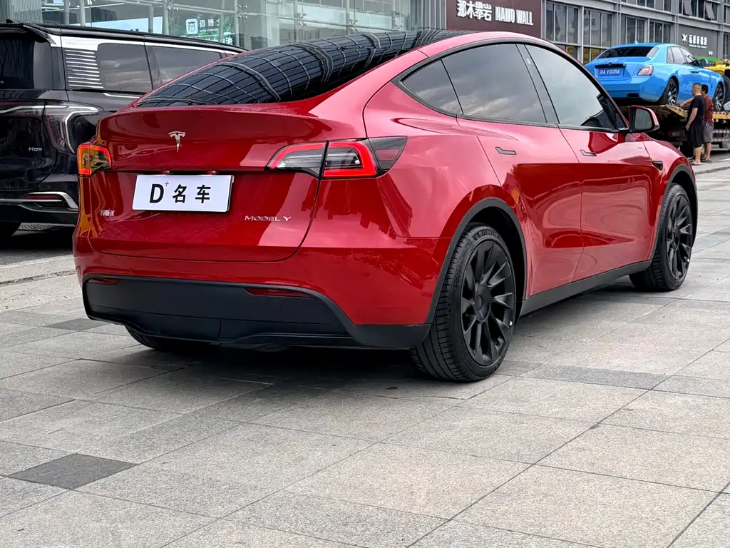 Tesla Model Y 2024 — фото 12