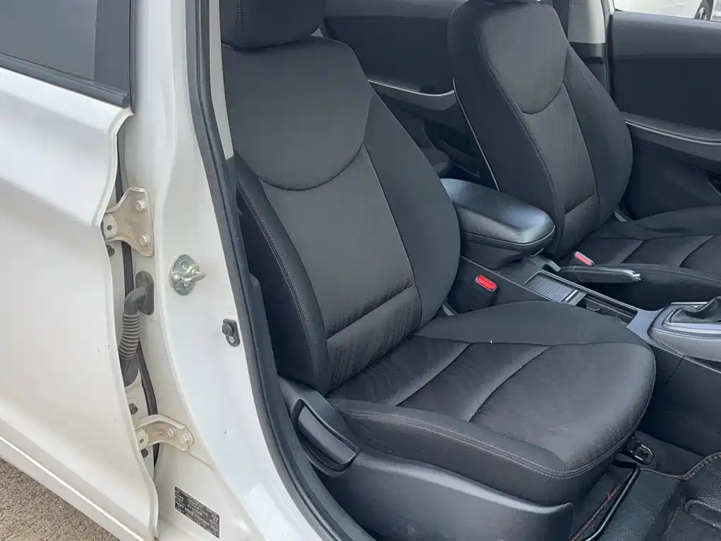 Hyundai Elantra Langdong 2015 — фото 20