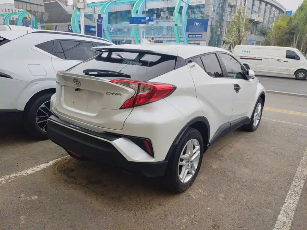 Toyota C-HR 2021 — фото 10