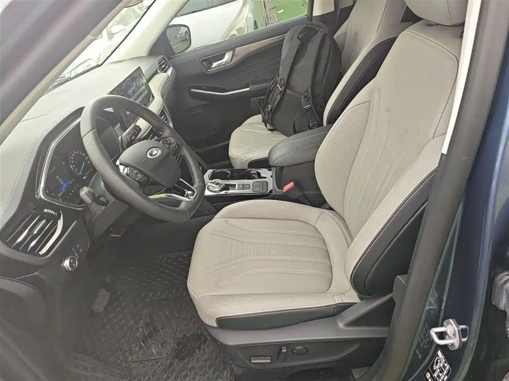 Ford Escape 2021 — фото 15