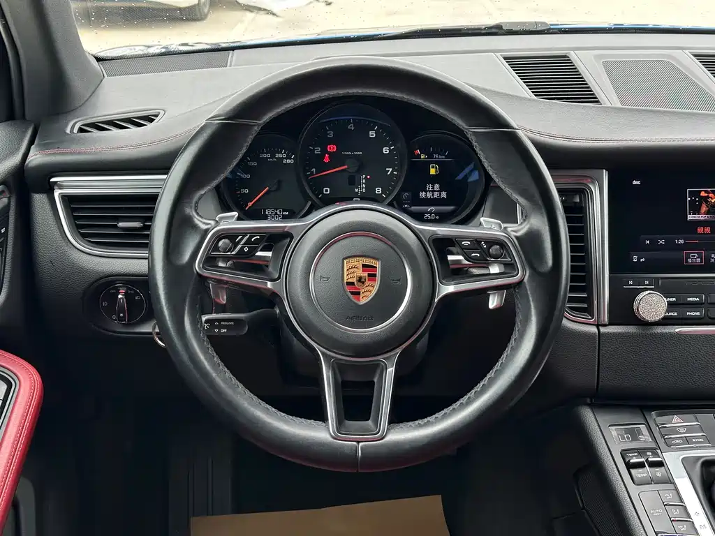 Porsche Macan 2017 — фото 13