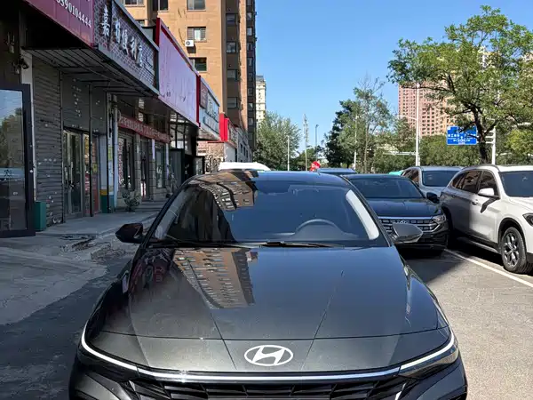 Hyundai Elantra 2023