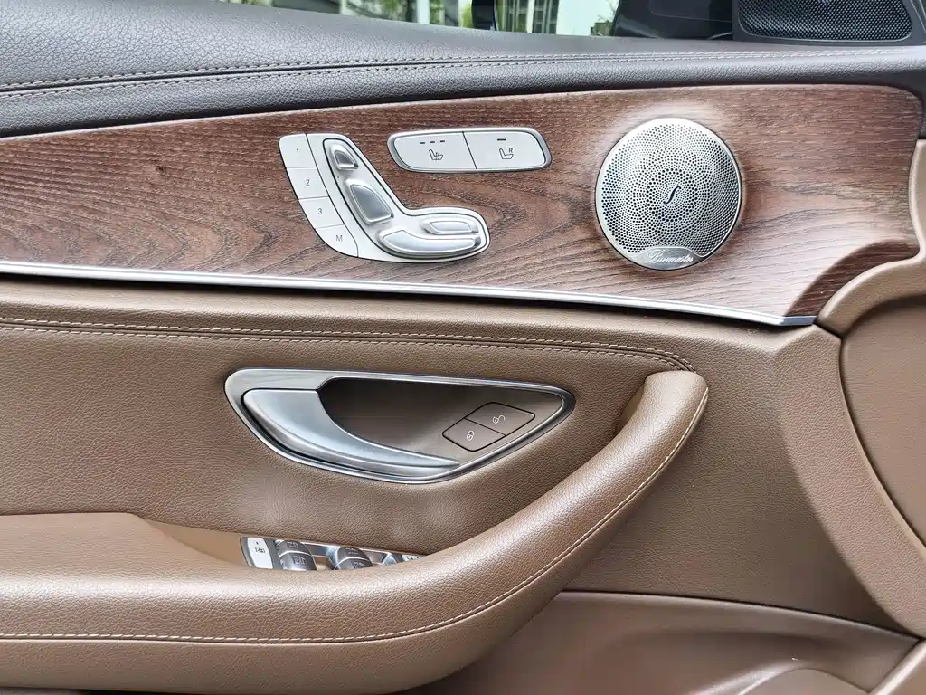 Mercedes-Benz E-Class 2023 — фото 8