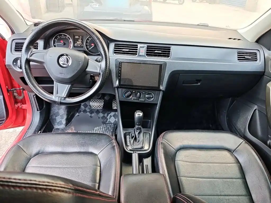 Skoda Rapid Spaceback 2017 — фото 10