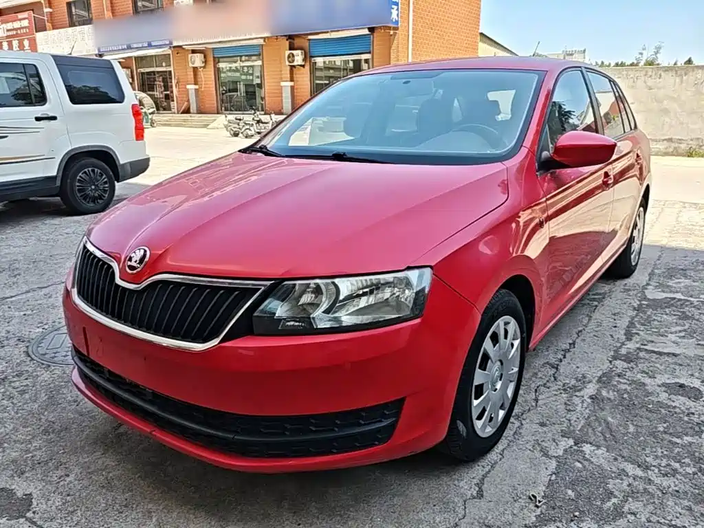 Skoda Rapid Spaceback 2017 — фото 2