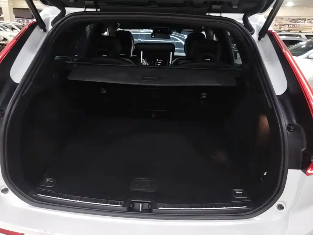 Volvo XC60 2021 — фото 15