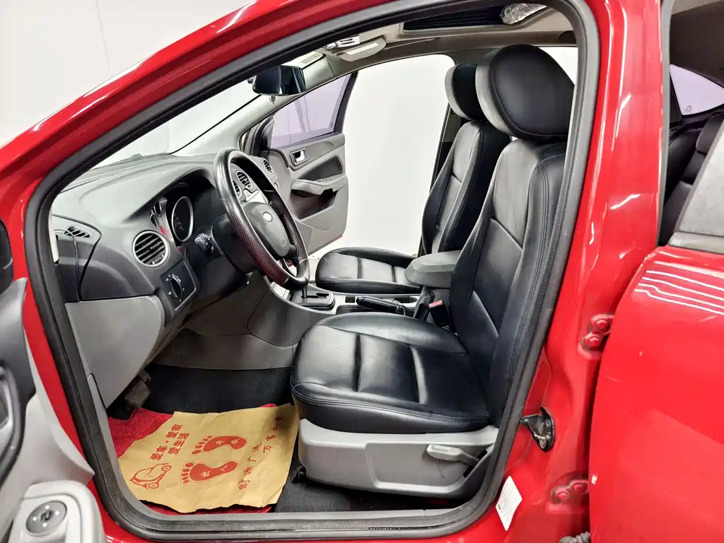 Ford Focus 2015 — фото 11