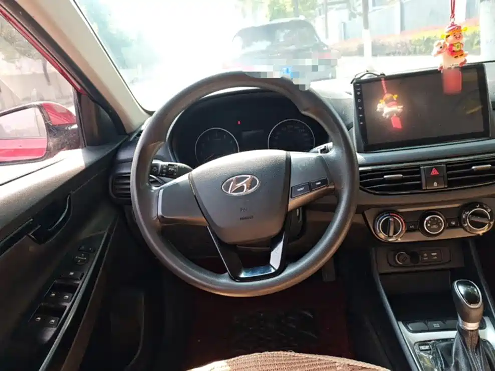 Hyundai Elantra 2019 — фото 14