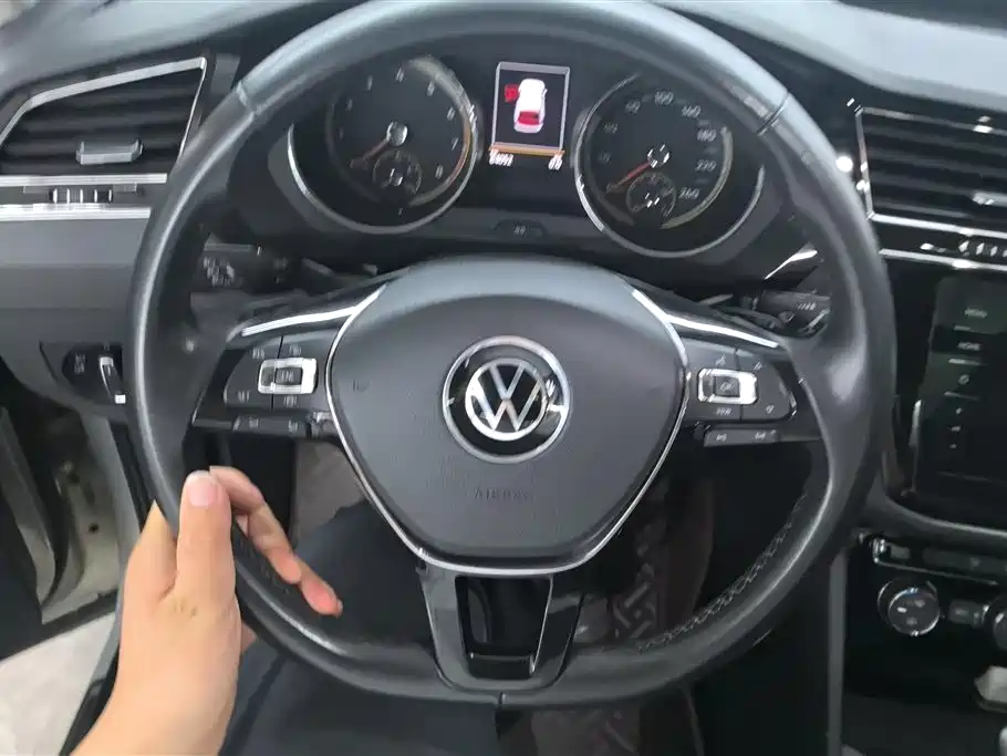 Volkswagen Tiguan L 2021 — фото 15