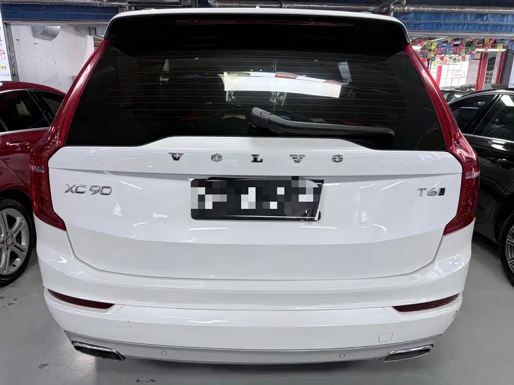 Volvo XC90 2018 — фото 18