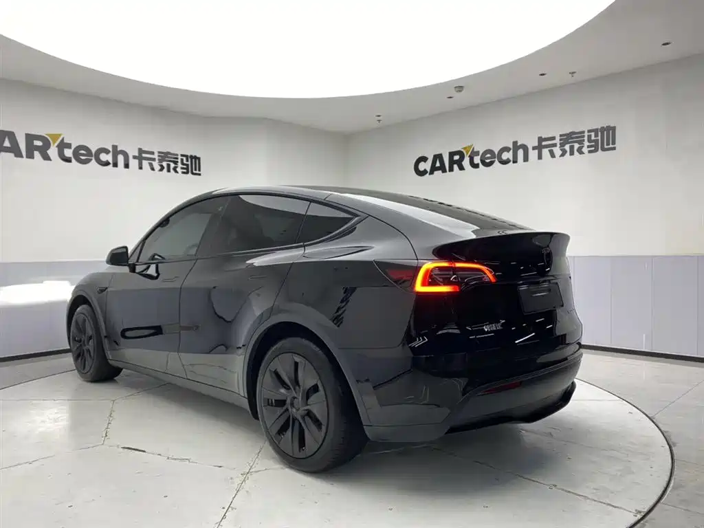 Tesla Model Y 2023 — фото 7