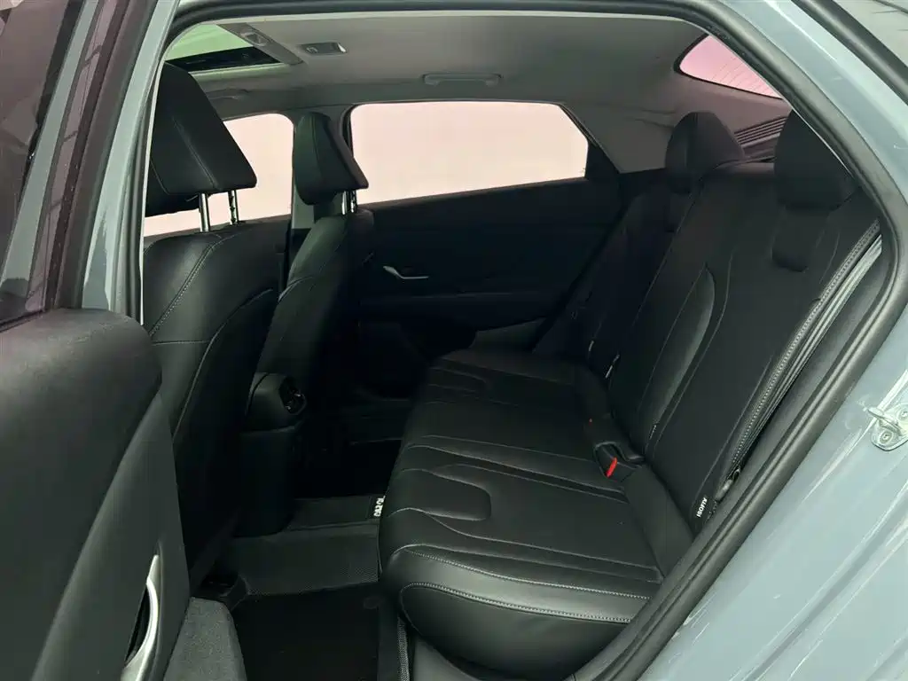Hyundai Elantra 2022 — фото 18