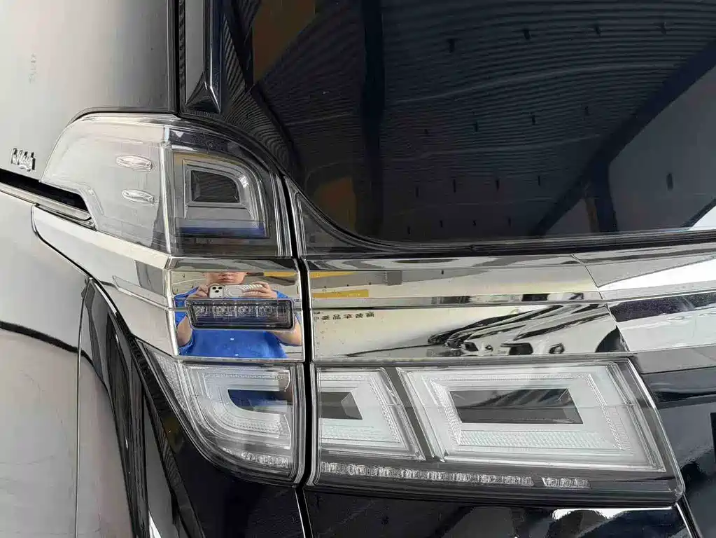 Toyota Vellfire 2021 — фото 10