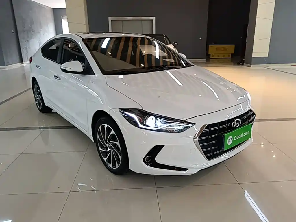 Hyundai Elantra 2019 — фото 4