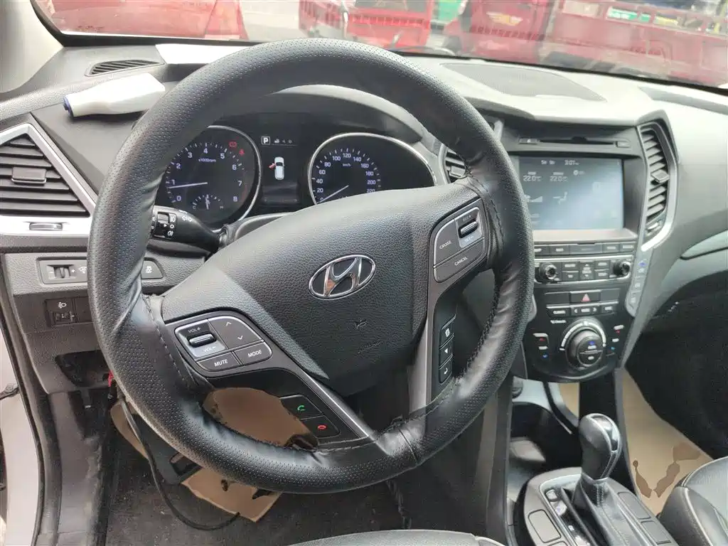 Hyundai Santa Fe 2018 — фото 14