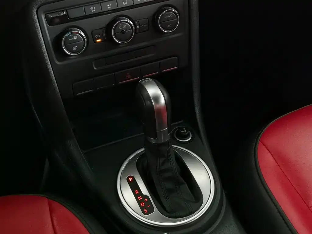 Volkswagen Beetle 2015 — фото 13