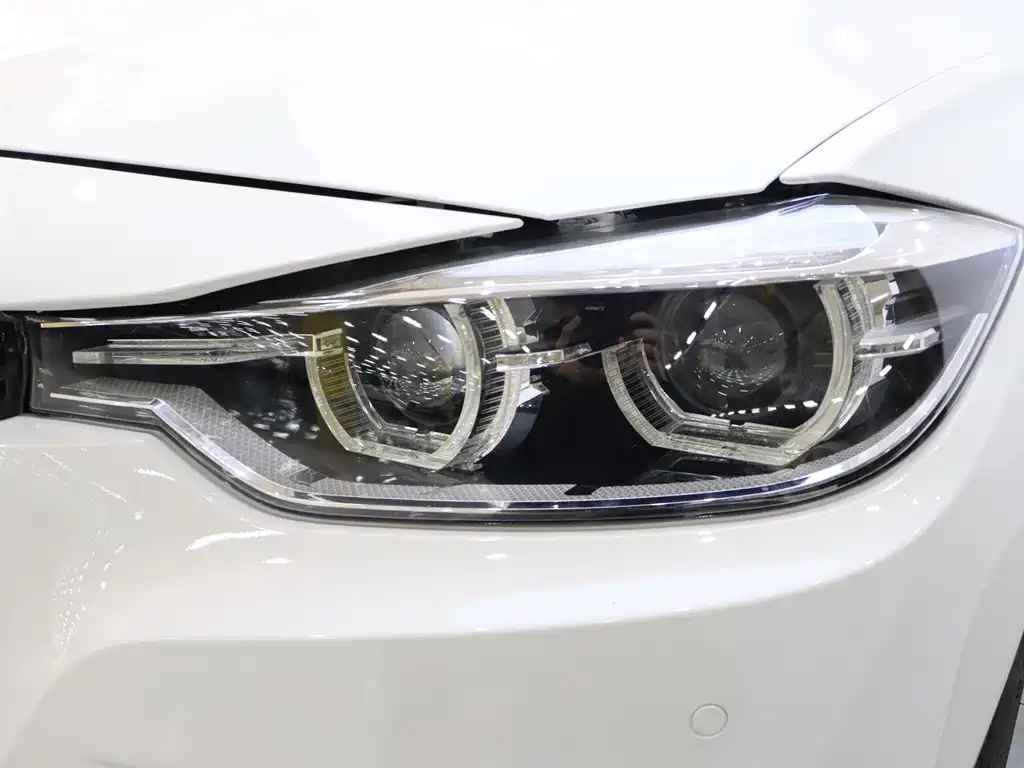 BMW 3 Series 2018 — фото 5