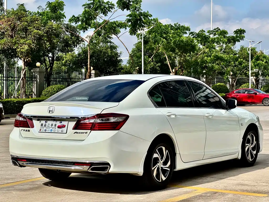 Honda Accord 2017 — фото 9