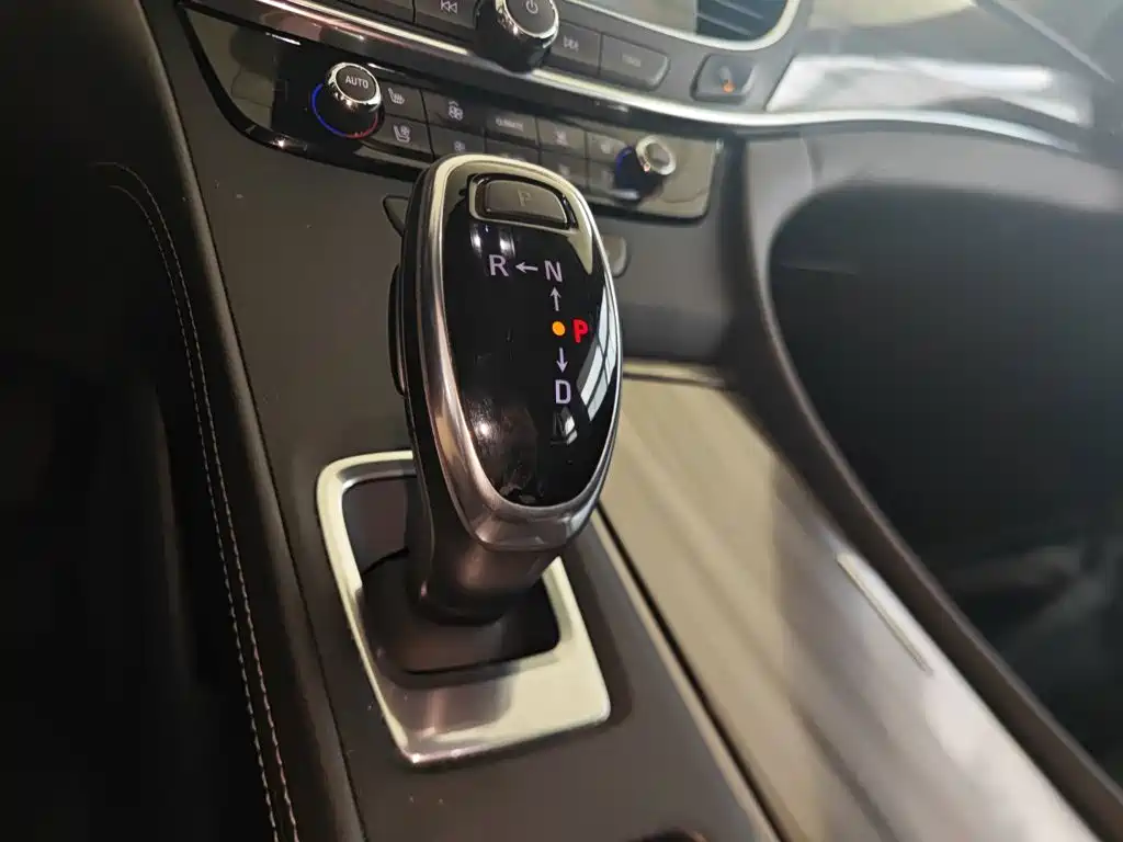 Buick LaCrosse 2019 — фото 11