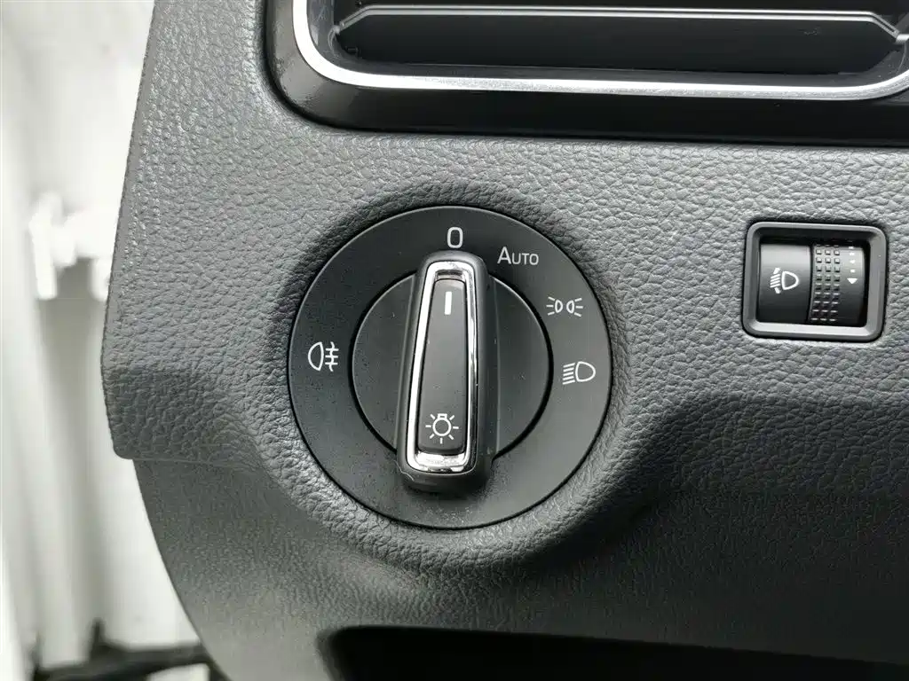 Skoda Rapid 2021 — фото 21