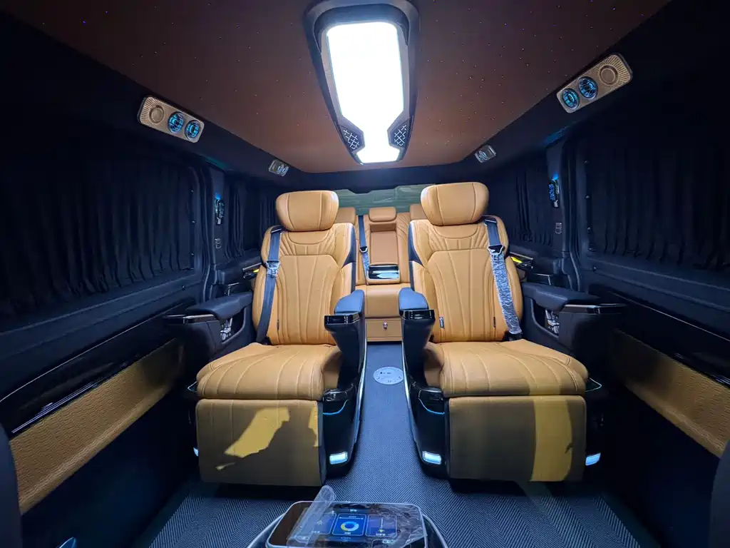 Toyota Hiace — фото 7