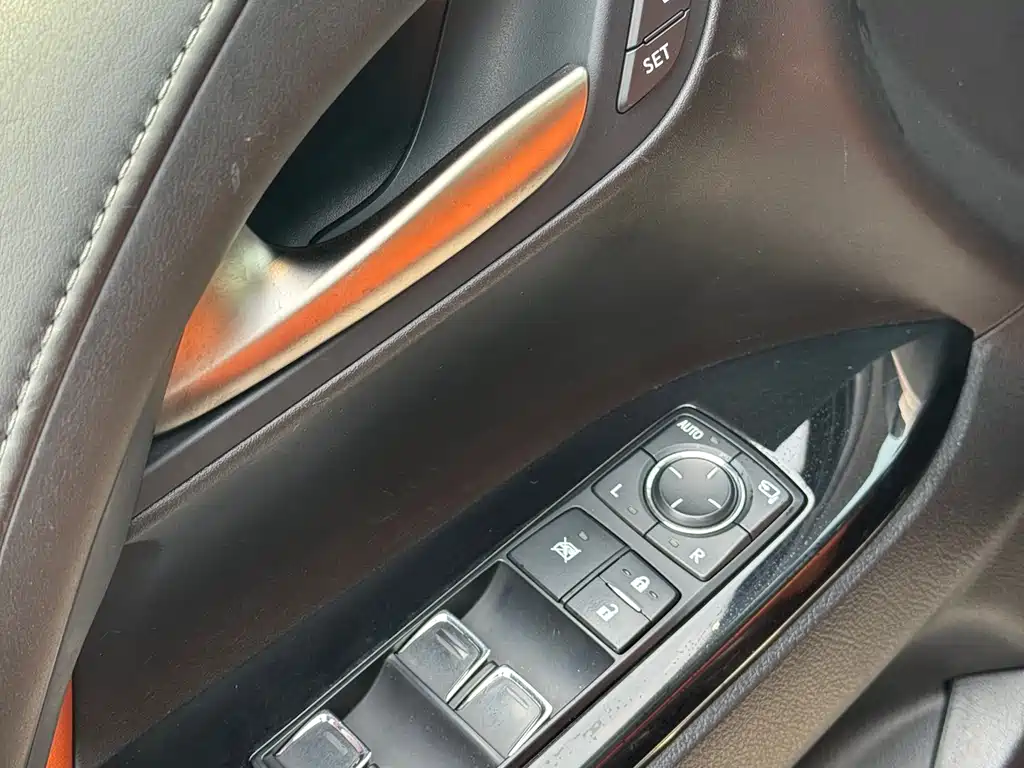 Lexus LX 2018 — фото 17