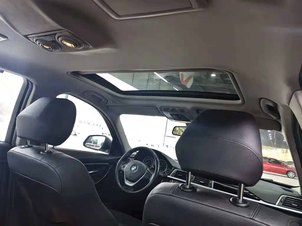 BMW 3 Series 2016 — фото 18