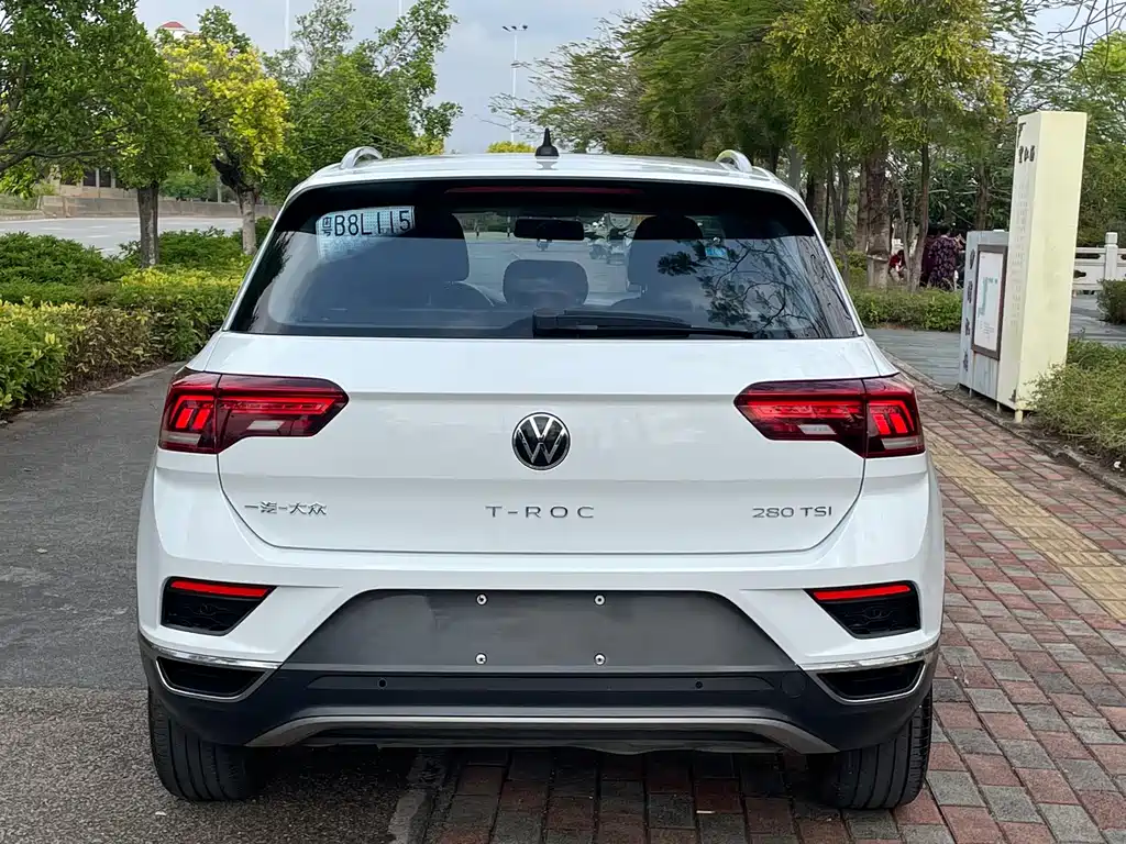 Volkswagen T-Roc 2023 — фото 8