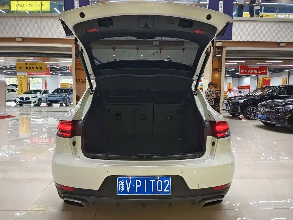 Porsche Macan 2019 — фото 16