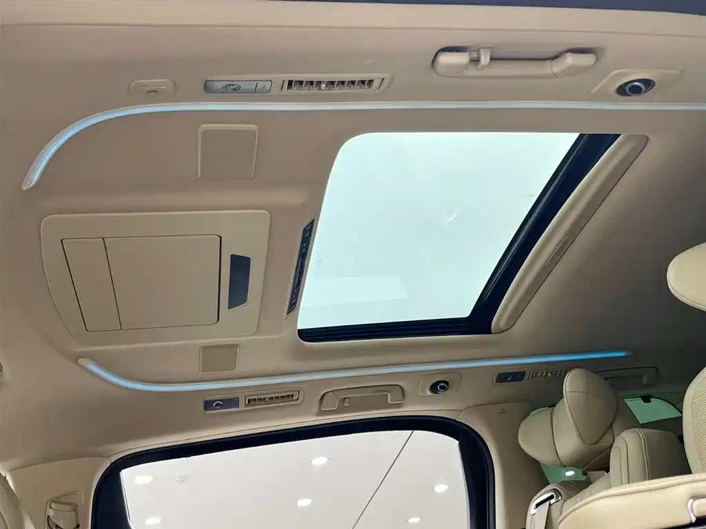 Toyota Alphard 2023 — фото 16