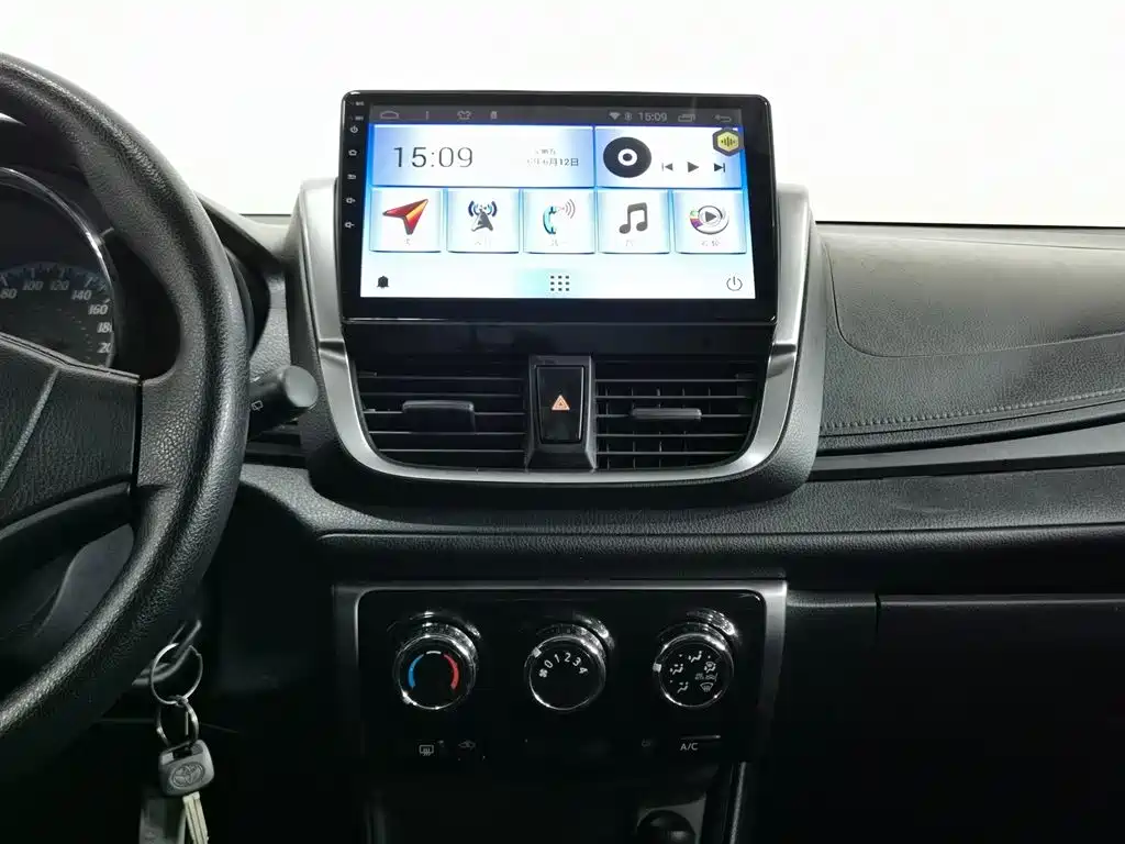 Toyota Yaris L 2019 — фото 21