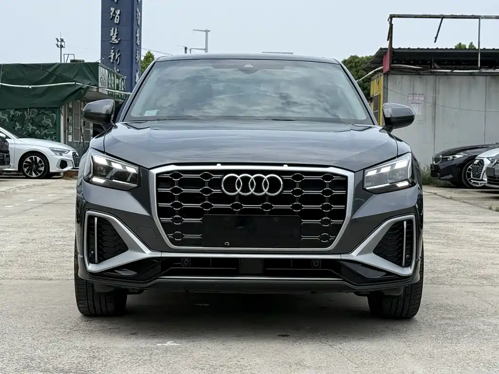 Audi Q2L 2022 — фото 2