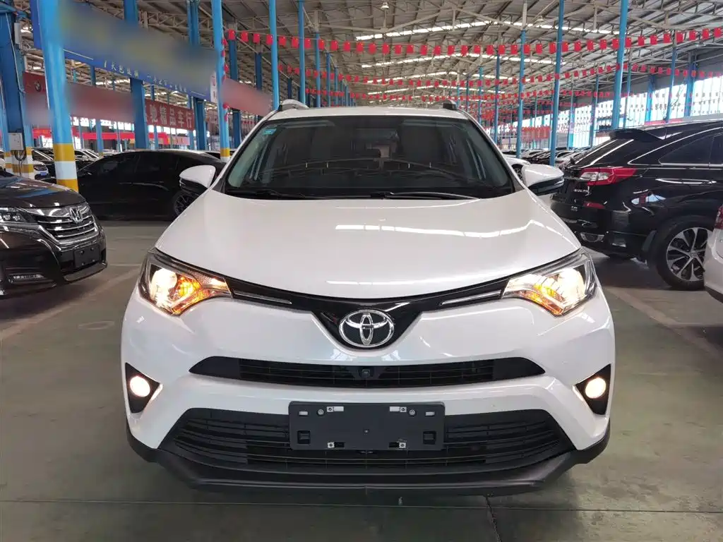 Toyota RAV4 2018 — фото 3