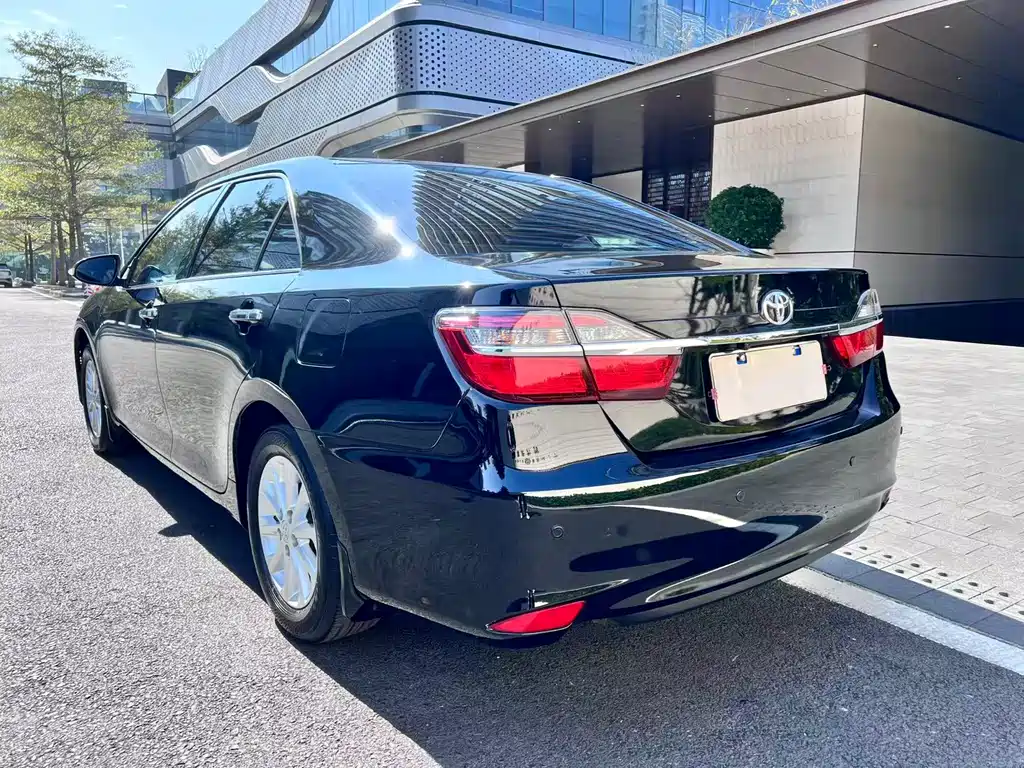 Toyota Camry 2015 — фото 11