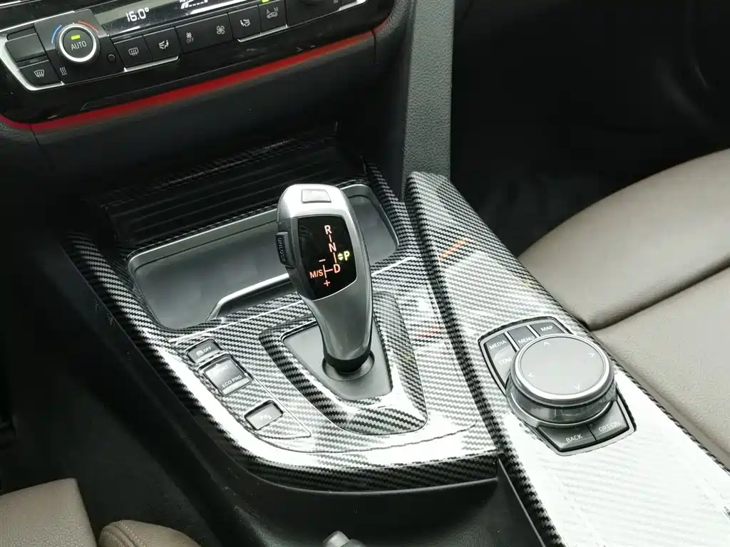 BMW 3 Series 2019 — фото 13
