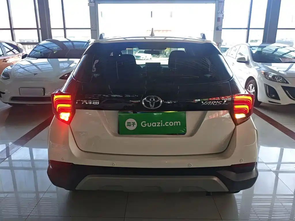 Toyota Yaris L 2022 — фото 4