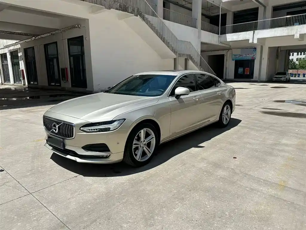 Volvo S90 2017 — фото 1