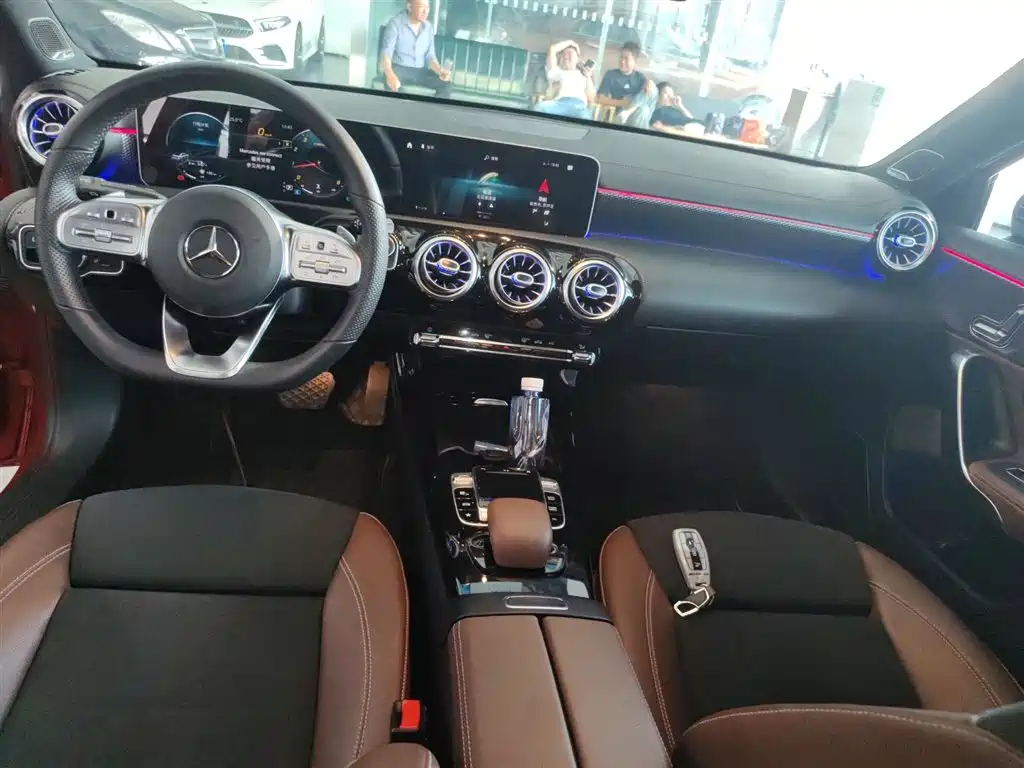 Mercedes-Benz A-Class 2019 — фото 10