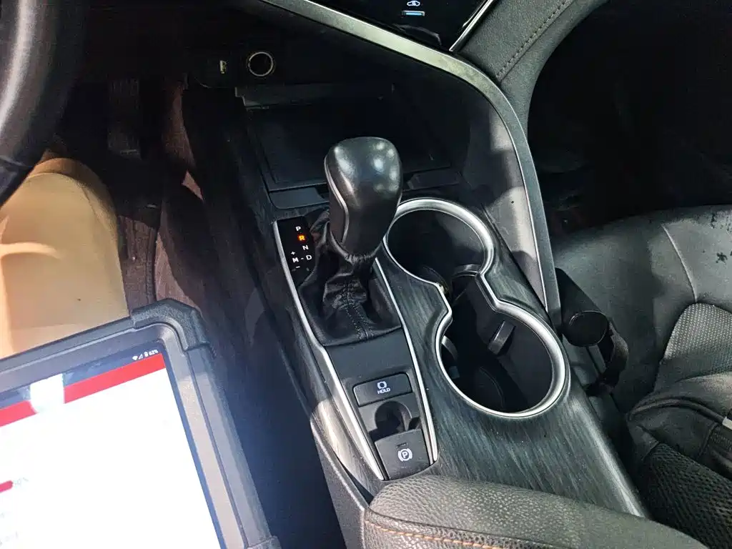 Toyota Camry 2023 — фото 10