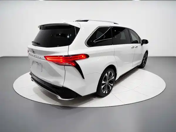 Toyota Granvia 2023