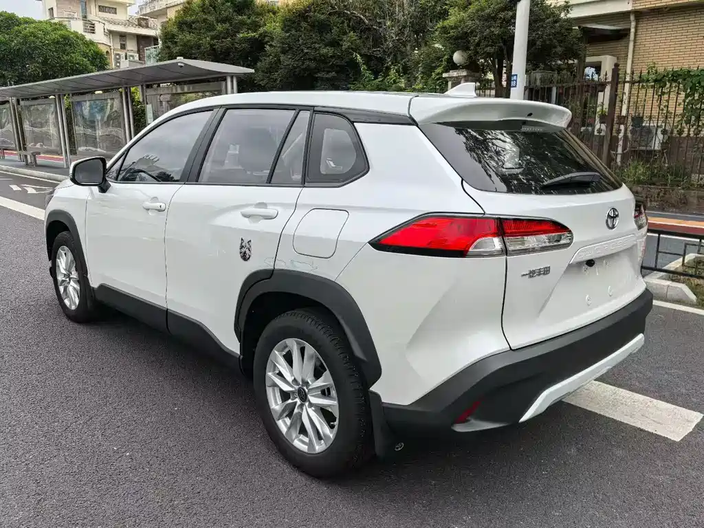 Toyota Corolla Cross 2023 — фото 4