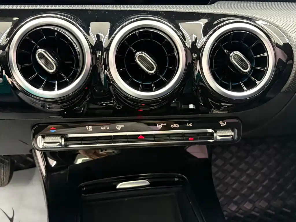 Mercedes-Benz A-Class 2022 — фото 14