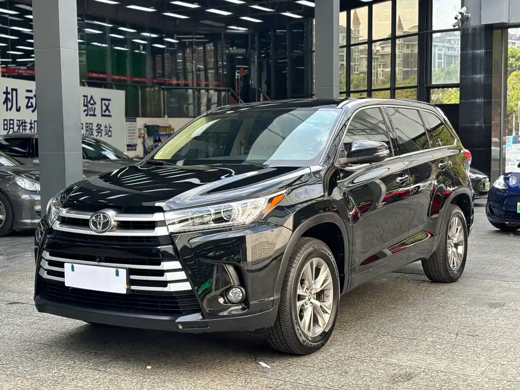 Toyota Highlander 2019 — фото 1