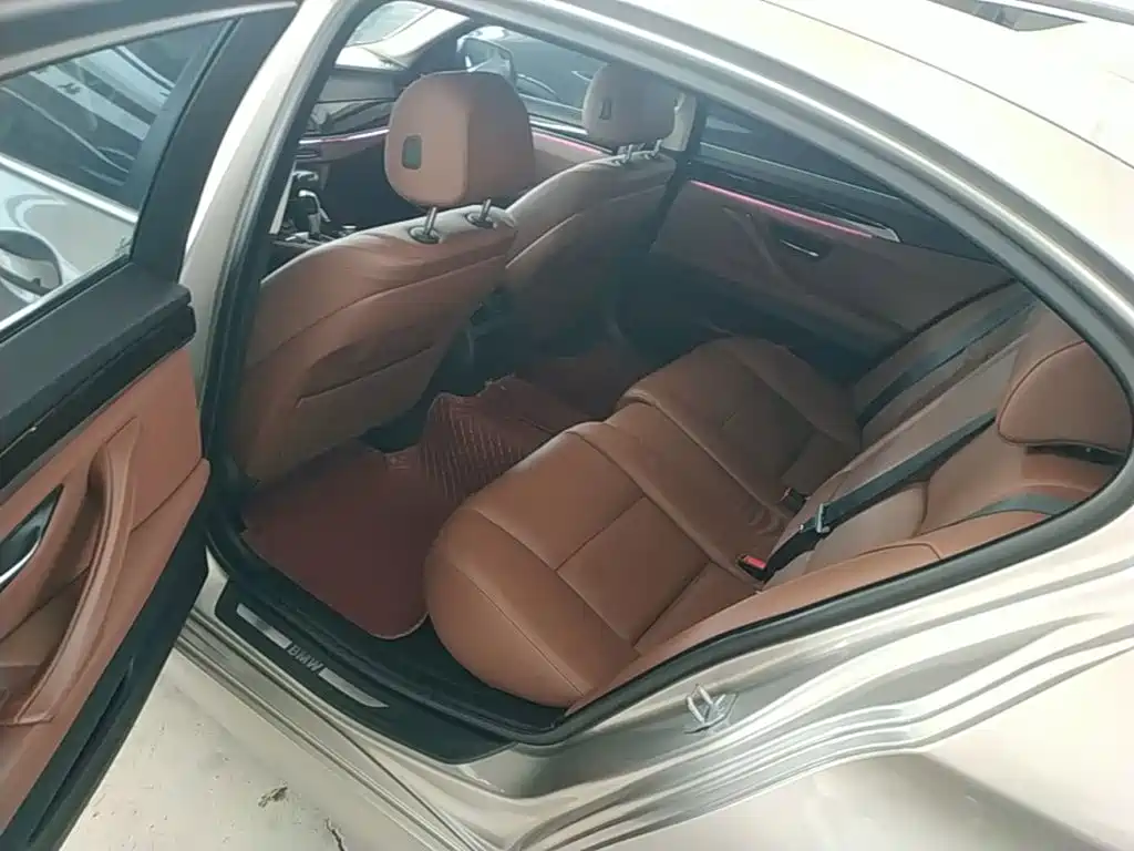 BMW 5 Series 2015 — фото 17
