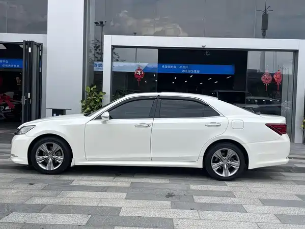 Toyota Crown 2016