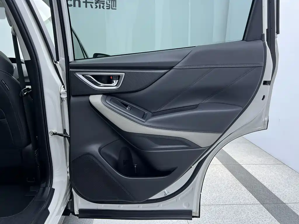 Subaru Forester 2022 — фото 18