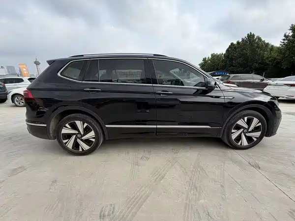 Volkswagen Tiguan L 2023