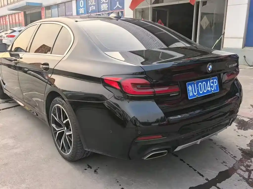 BMW 5 Series 2023 — фото 10