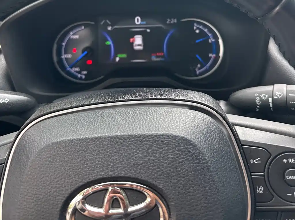 Toyota RAV4 2022 — фото 12